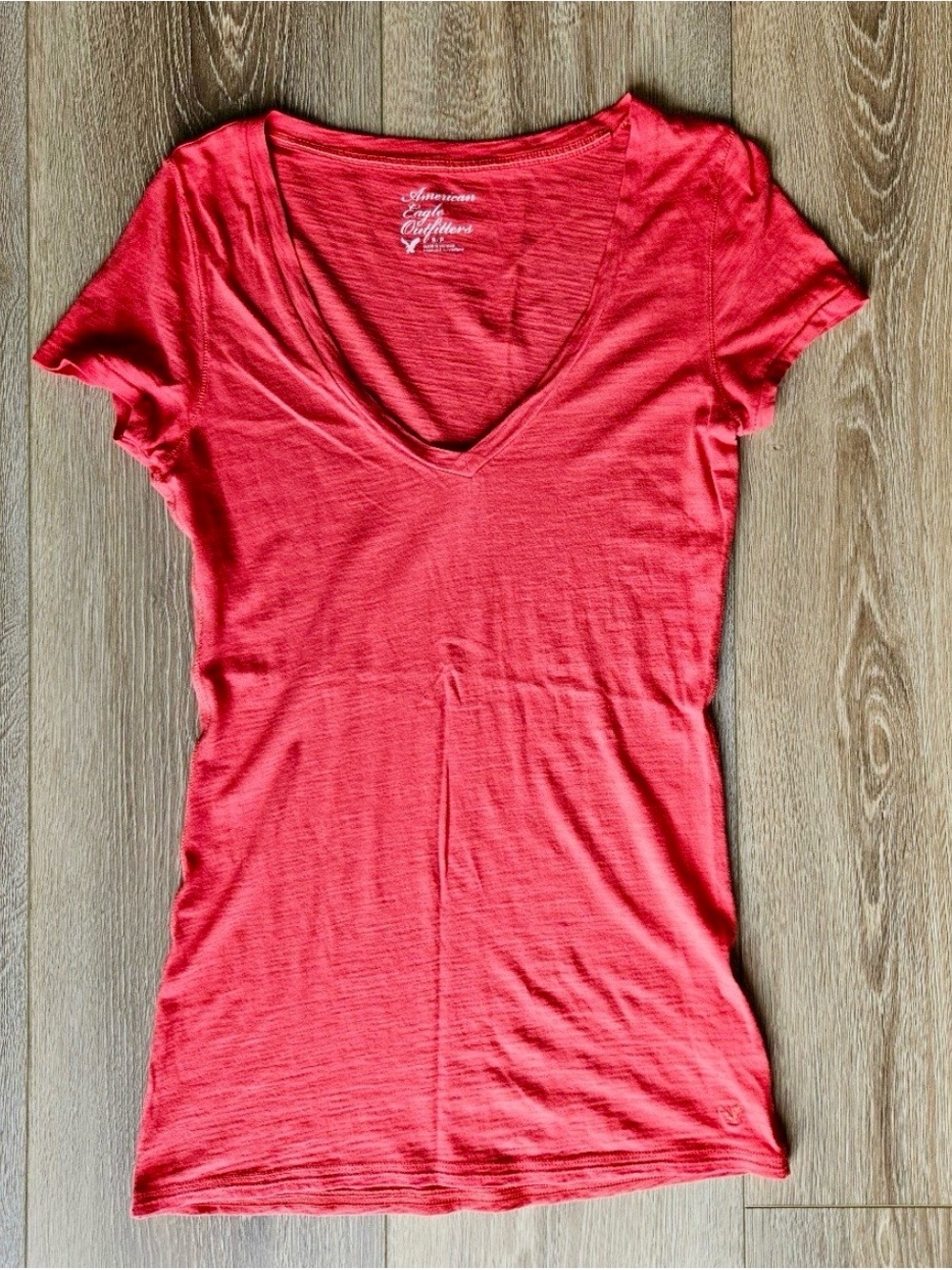 American Eagle Outfitters V-Neck Short Sleeve Tee Size S